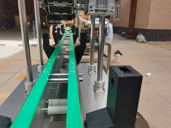 天津液體灌裝機(jī)